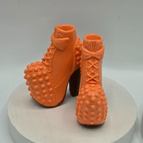 Bratz Doll Replacement Boots Set: Peach Platform Heels & Green Ankle Boots By MG - Picture 3 of 6
